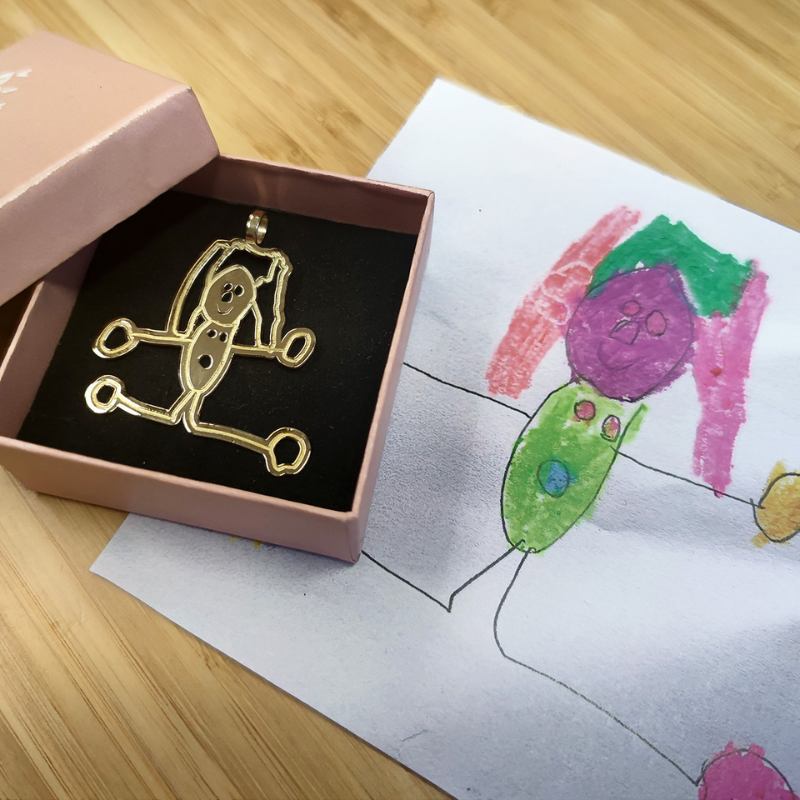 Medallón de oro con diseño personalizado